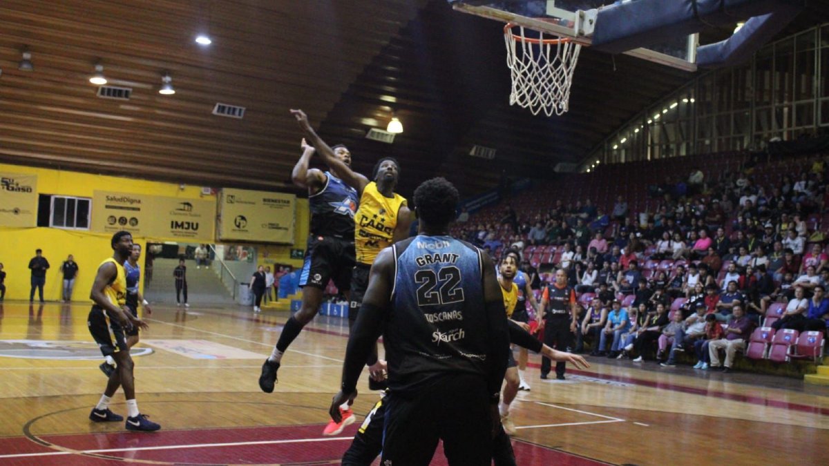 Los Caballeros de Culiacán caen ante Astros en el Polideportivo Juan S. Millán
