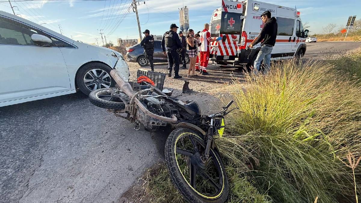 Accidente al norte de Culiacán deja dos motociclistas heridos