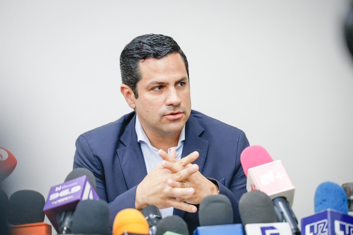 Diputado niega conexión irregular de energía en plaza de la que es accionista en Mazatlán