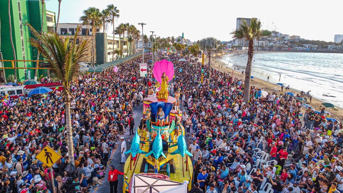 ¿No podrás ir a Mazatlán? Nosotros te llevaremos el primer desfile del Carnaval hasta tu casa