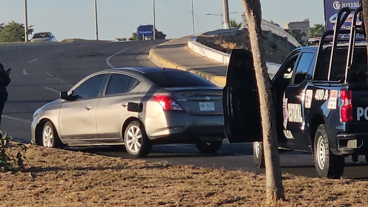 Abandonan automóvil en la Isla Musala de Culiacán