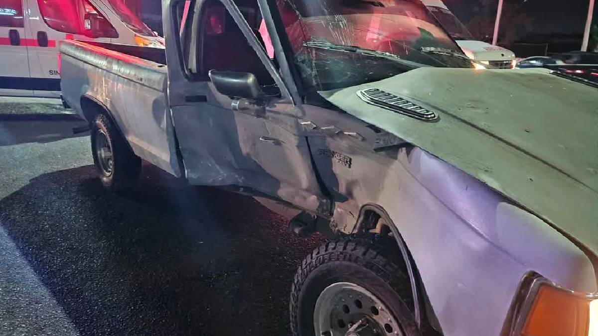 Choque en El Venadillo deja 3 lesionados y cuantiosos daños materiales en Mazatlán