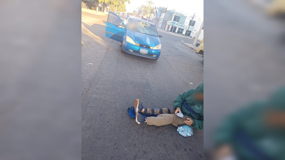 Ciclista sufre fracturas, al ser arrollado por un vehículo en el centro de Los Mochis