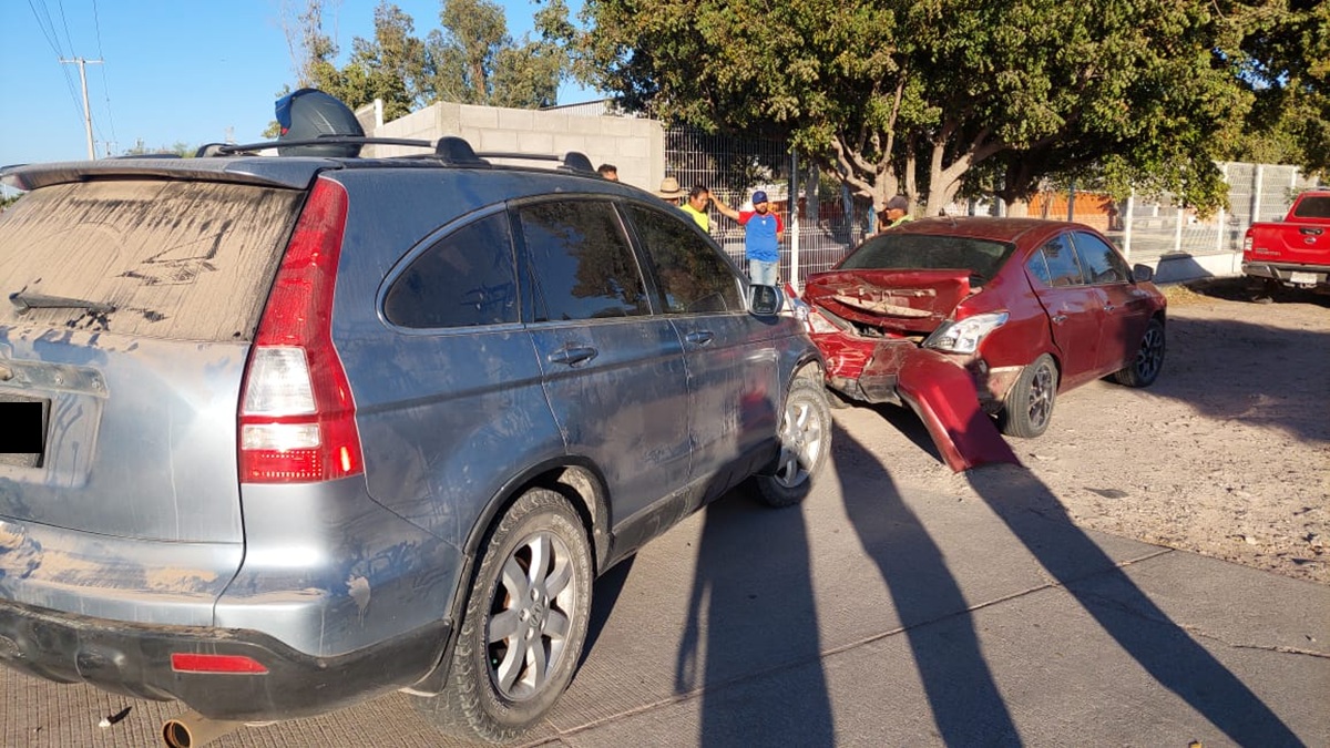 Accidente deja cinco personas lesionadas en la colonia Teresita, en Los Mochis