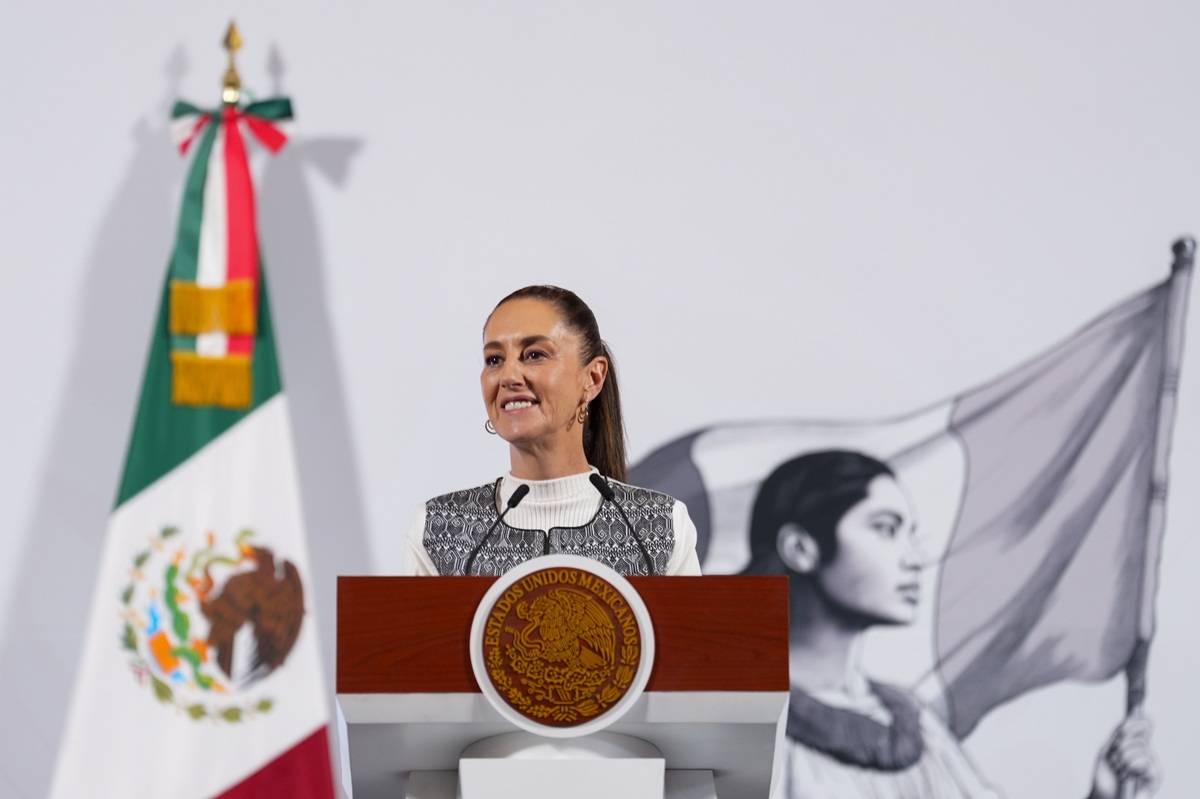 ‘No está sobre la mesa, ni sobre la silla’: Sheinbaum rechaza acciones militares de EU contra cárteles en México