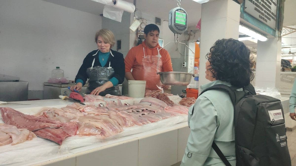 Coepriss arranca operativo Cuaresma 2025; supervisan locales de venta de mariscos