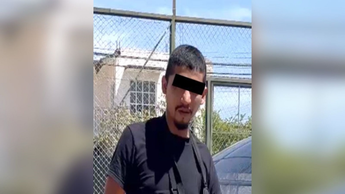 Detienen a sujeto con carro robado, arma larga y 8 explosivos, en Sinaloa