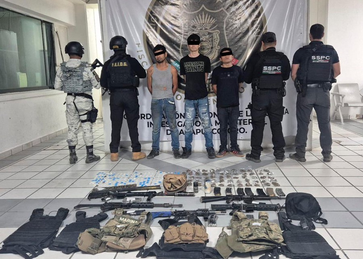 En cateo, ‘agarran’ con armas y granadas a 3 hombres presuntos miembros de ‘Los Rusos’, en Acapulco