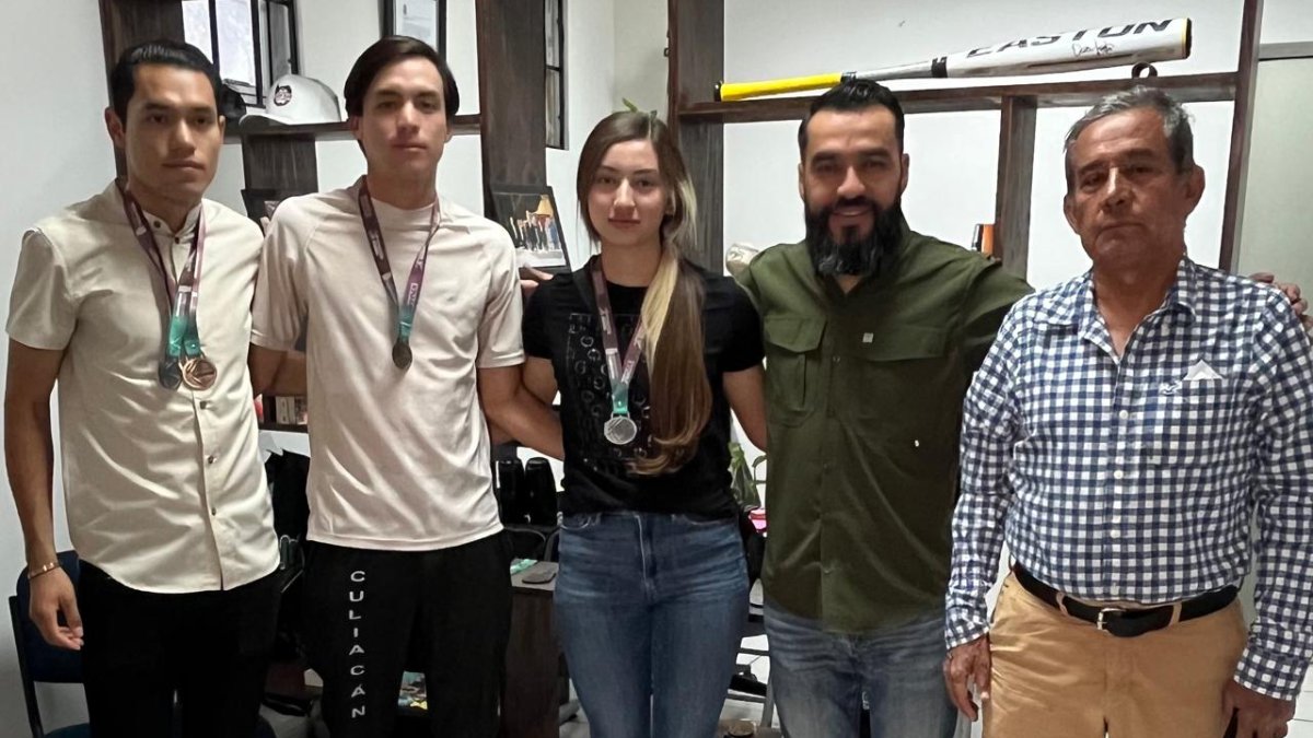 Director del IMDEC recibe a ciclistas medallistas de estatal rumbo a Nacionales Conade 2025
