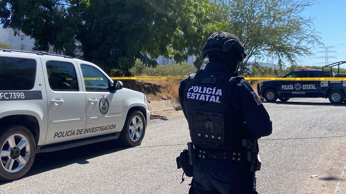 Tapado con una sábana hallan sin vida a hombre a un costado del Canal 7 en Culiacán