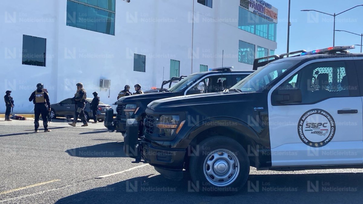 Ejecutan a dos jóvenes motociclistas en el estacionamiento de un gimnasio en Culiacán