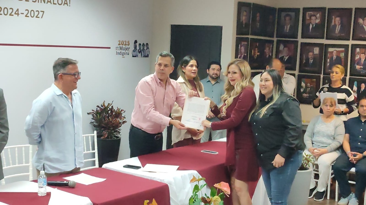 Por primera vez, dos síndicos se reeligen en Ahome; ganadores reciben constancias