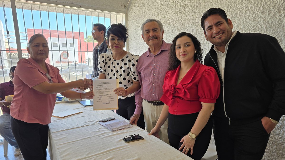 Entregan constancias de registro a aspirantes a síndicos y comisarios de JJR