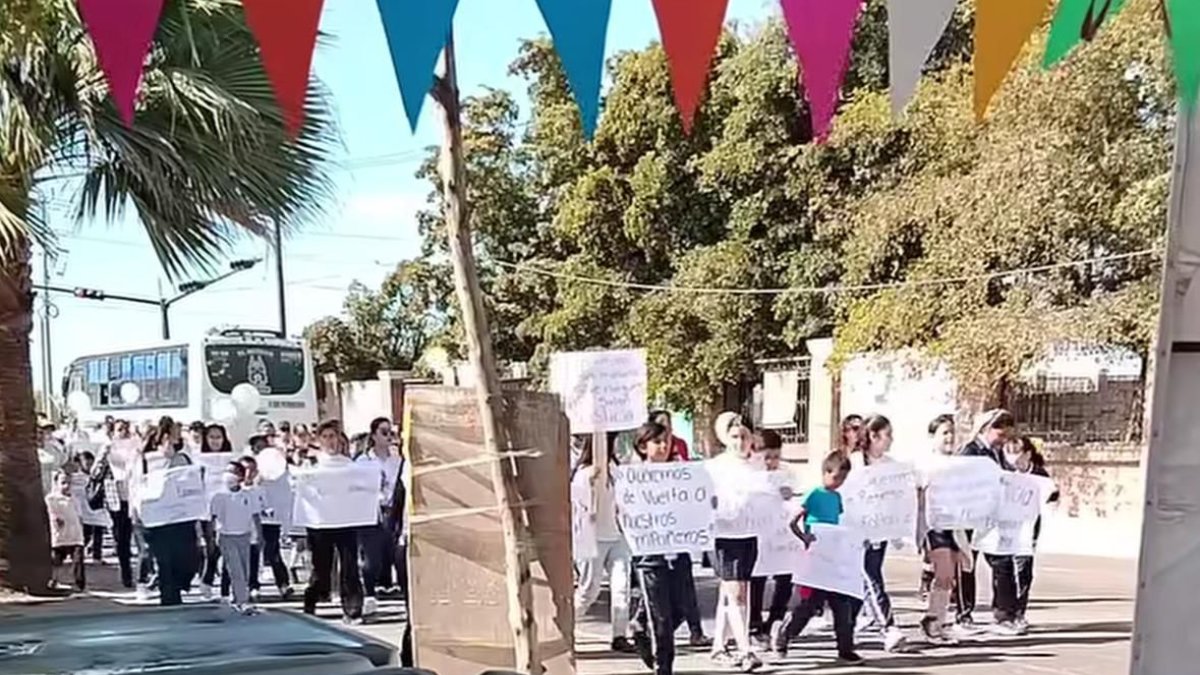 Es expolicía una de las mujeres de familia ‘levantada’ en Navolato; marchan exigiendo su liberación