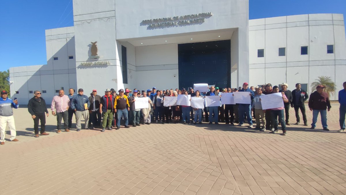 Extrabajadores de Ingenio de Los Mochis, se manifiestan en el Poder Judicial; exigen pagos de liquidación