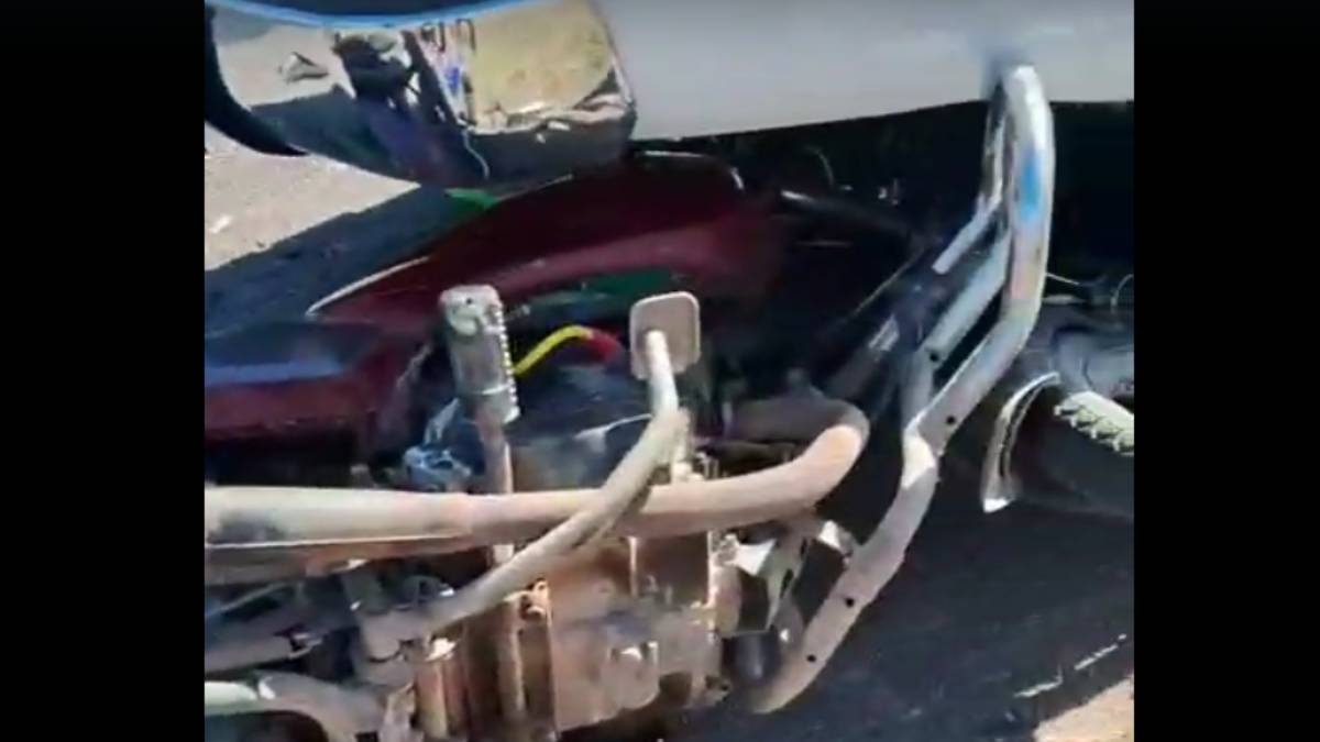 Familia a bordo de una motocicleta, son arrollados por una camioneta en la México 15 y Juan José Ríos