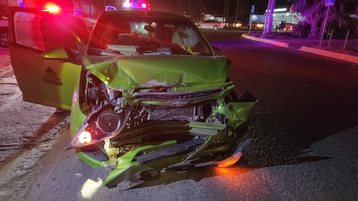 Cuatro integrantes de una familia sufren accidente a las afueras de Tránsito Municipal de Los Mochis