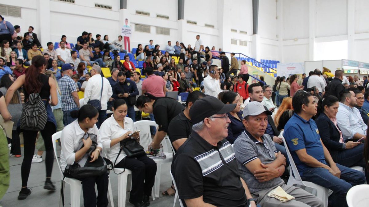 Arranca primer día de la Feria del Libro de la UAS 2025 en Mazatlán