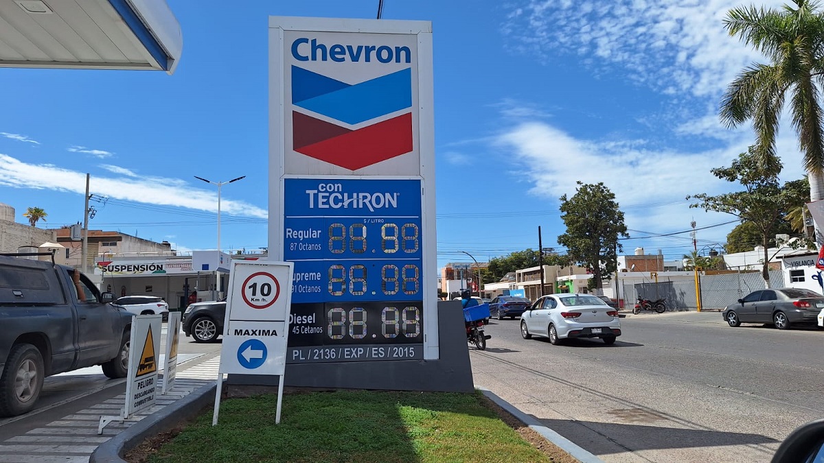Baja un peso el precio de la gasolina magna en Los Mochis