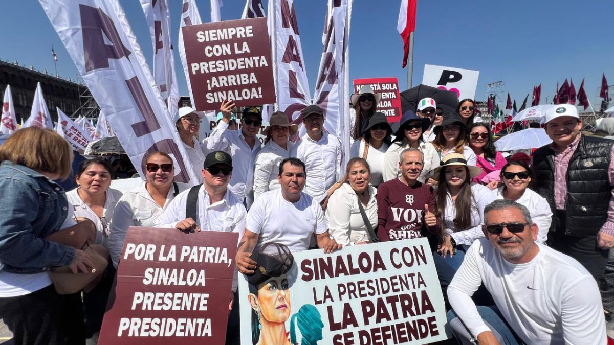Gerardo Vargas acompaña a la presidenta Claudia Sheinbaum en asamblea informativa en el Zócalo