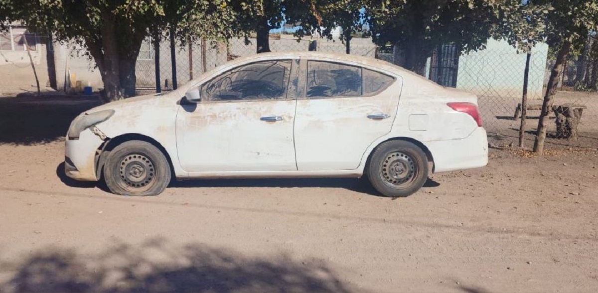 Hallan auto robado abandonado en Costa Rica, Culiacán
