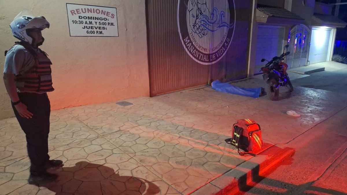 A balazos asesinan a un hombre en la banqueta de una iglesia cristiana en Culiacán