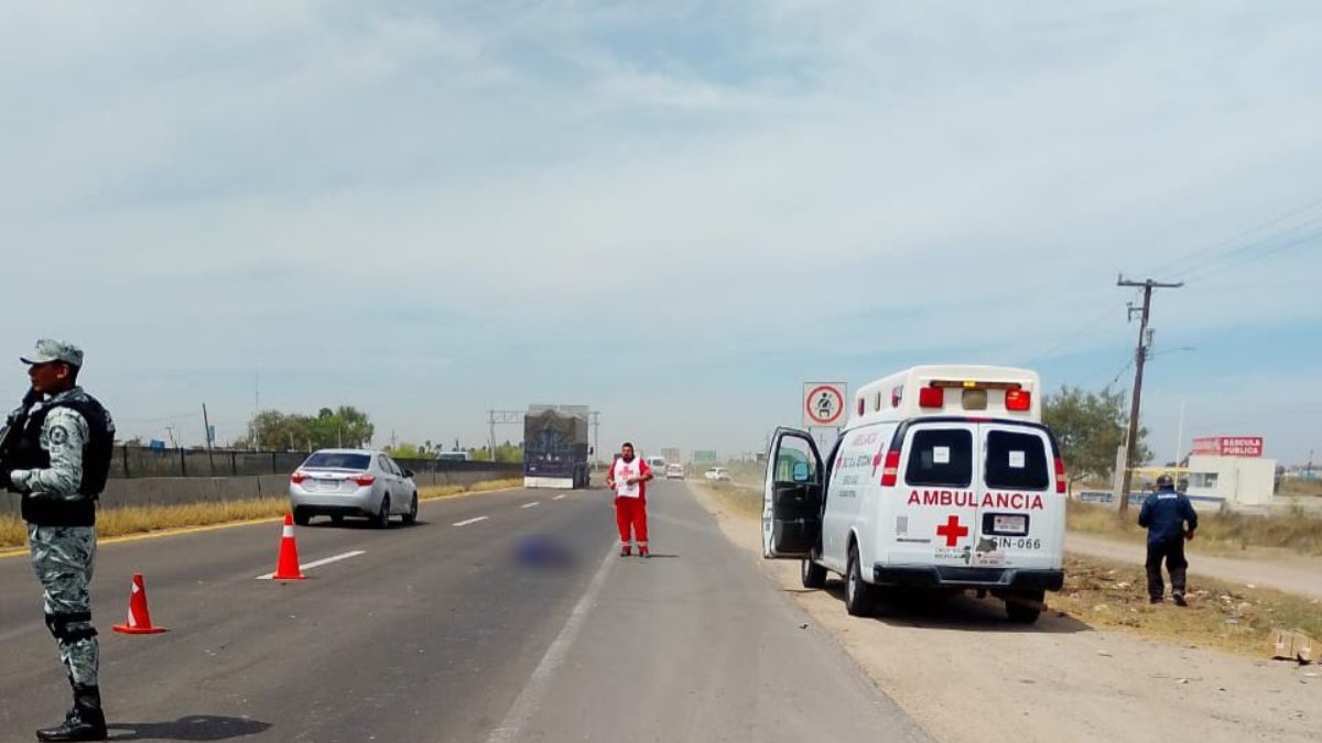 Muere un hombre al ser atropellado por vehículo desconocido sobre la México 15, en Ruiz Cortines, Guasave