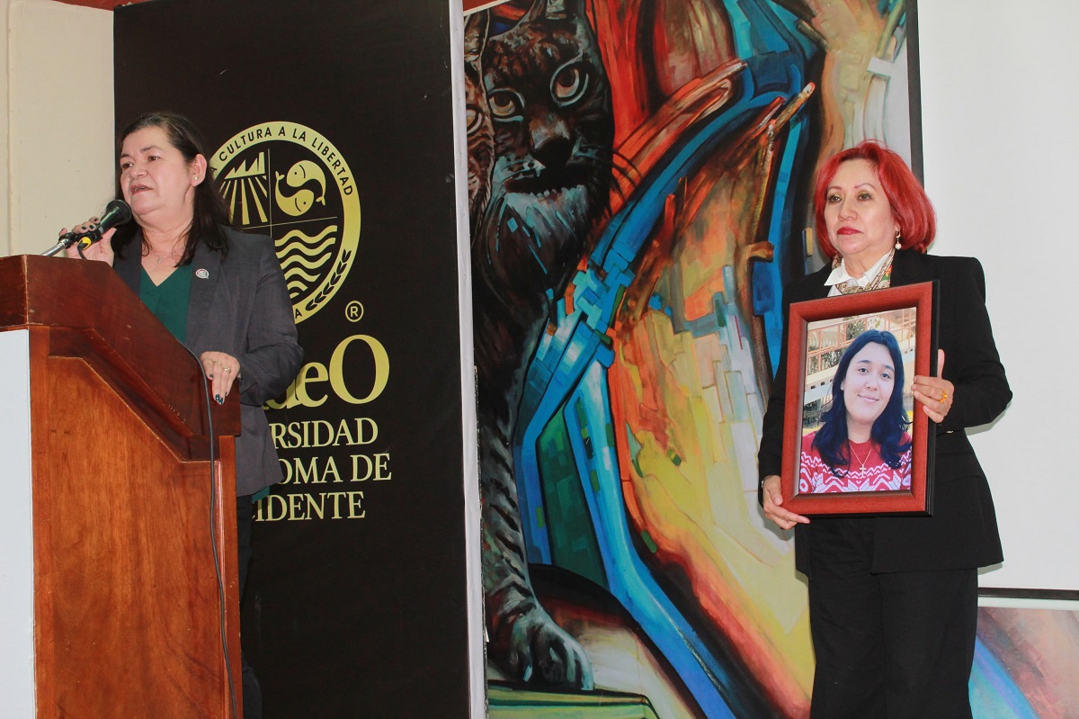 Tenía una gemela, Luz Marieli, estudiante de la UAdeO atropellada, recibe emotivo homenaje