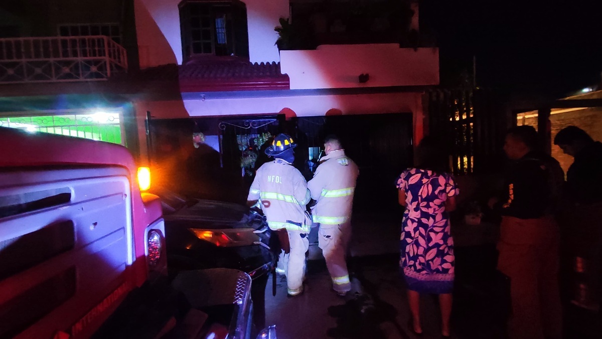 Se incendia vivienda al norte de Los Mochis