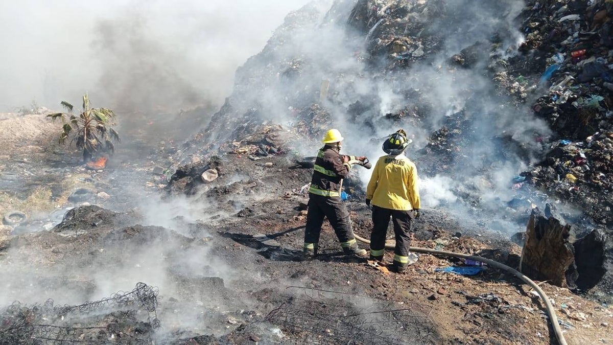 Incendio en basurero de Mazatlán moviliza a cuerpos de emergencia