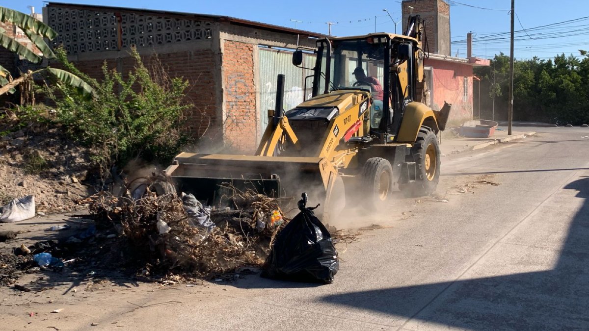 ‘Por Mazatlán’, Jumapam levanta 35 metros cúbicos de desechos en la colonia Independencia