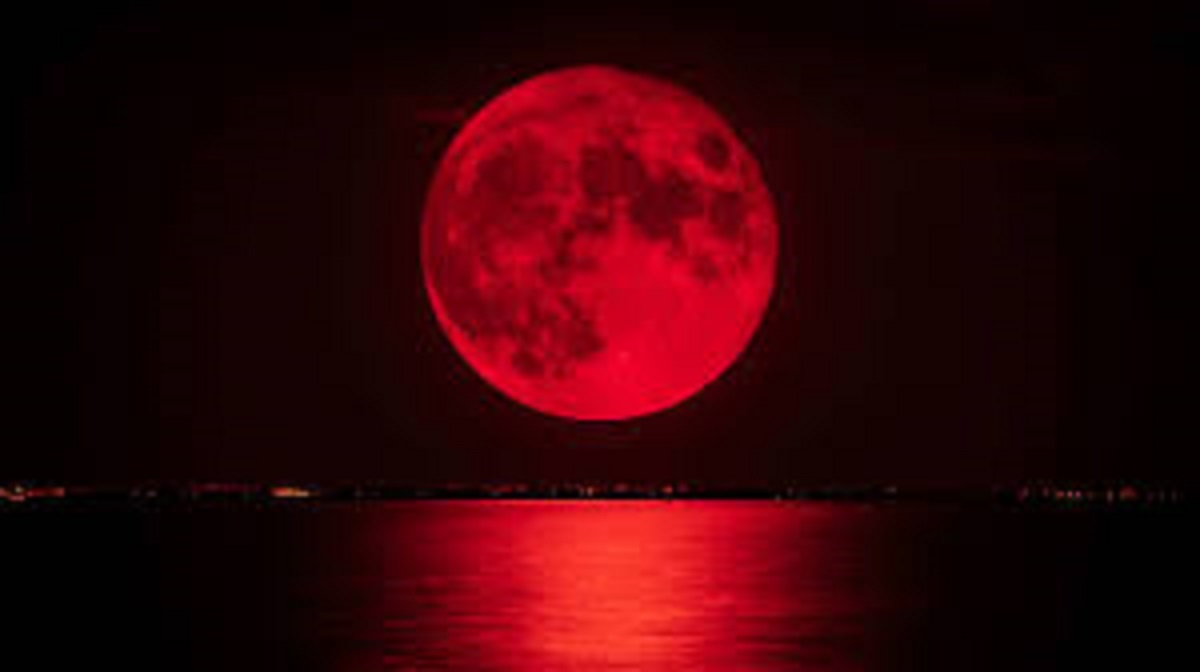 Esta noche el cielo te regala el pretexto perfecto para desvelarte, ¿Listo para la Luna de Sangre?