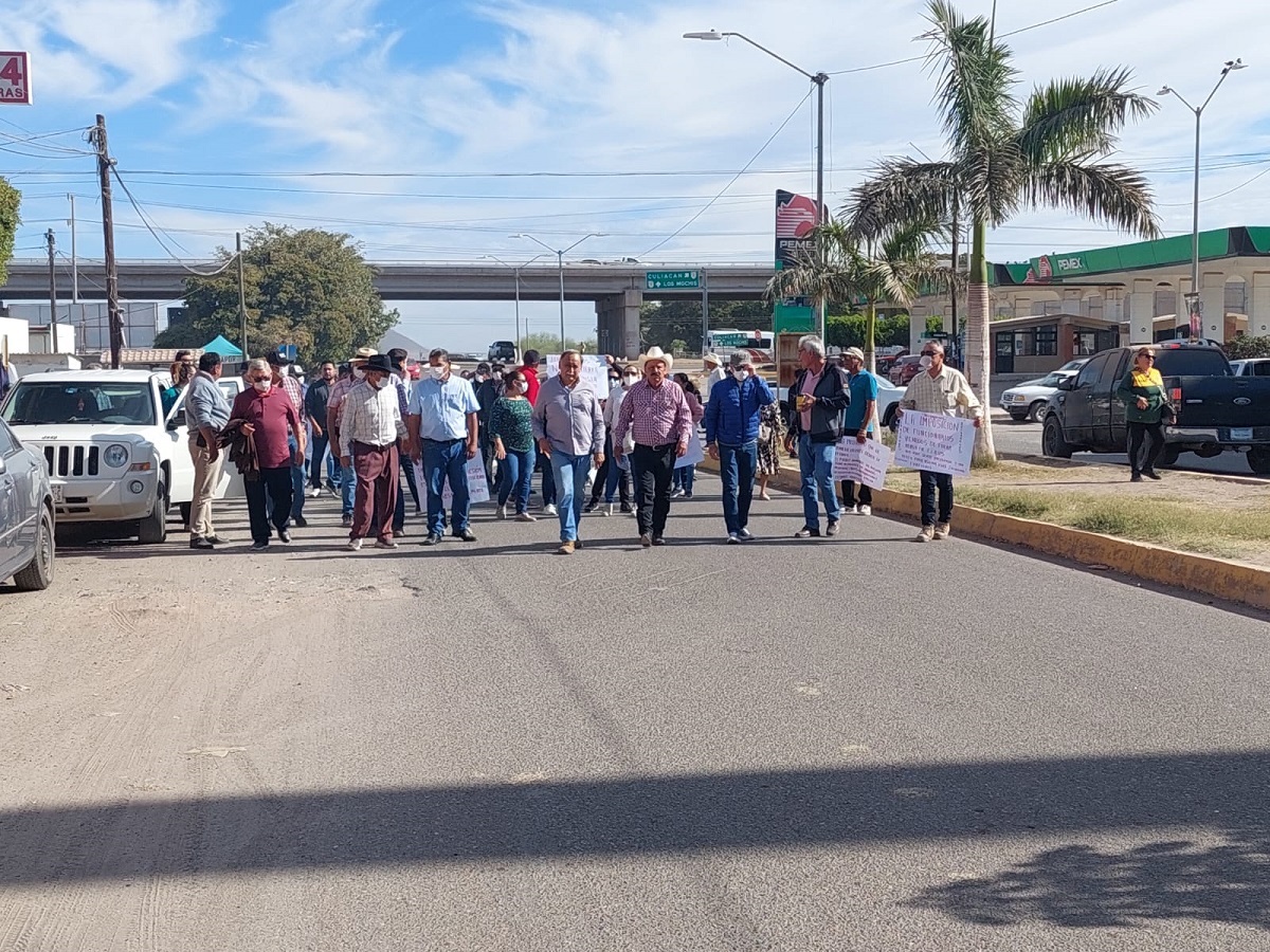 Marchan en silencio para reclamar a la alcaldesa de Juan José Ríos que respete la ley, exigen la sindicatura central