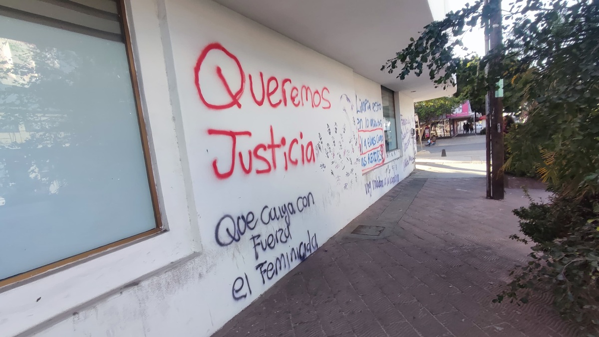 Descartan acción legal contra feministas que causaron daños vandálicos en Vicefiscalía en Los Mochis