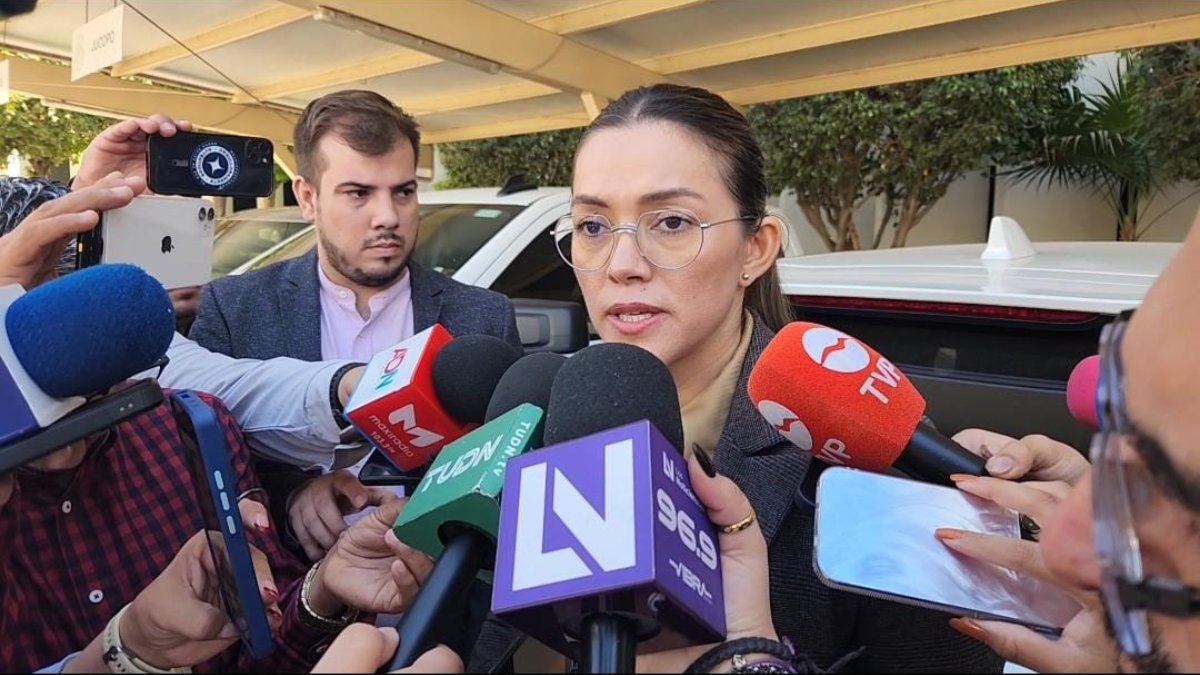 “Orgullosa de inspirar a niñas y mujeres”; colocan nombre de María Espinoza en Muro de Honor del Congreso