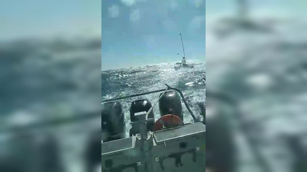Secretaría de Marina de Topolobampo rescatan a tres personas varadas en un velero