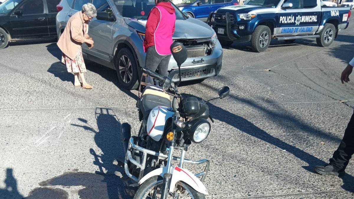 Motociclista resulta lesionado al ser atropellado por un vehículo en Guasave