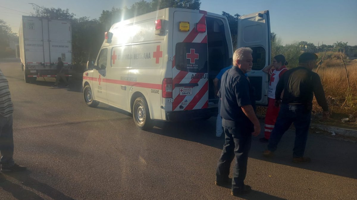 Motociclista resultó lesionado al chocar contra un tráiler en Guasave