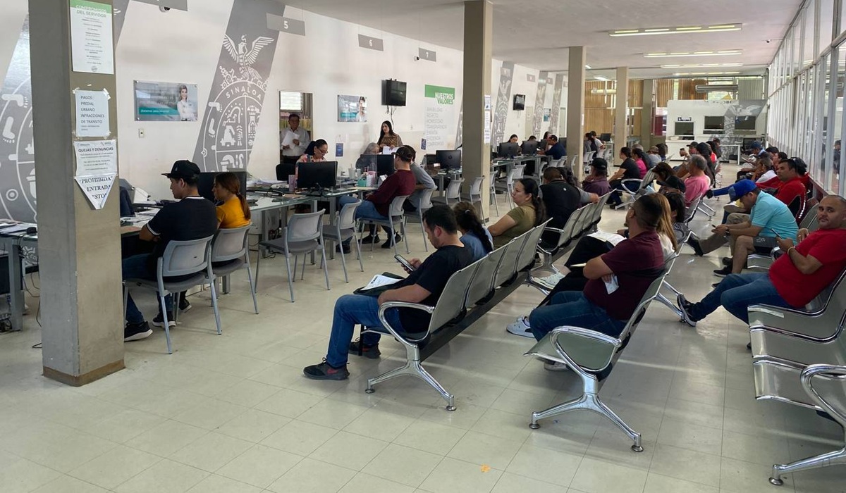 Motociclistas aprovechan el día inhábil para regularizarse en Guasave