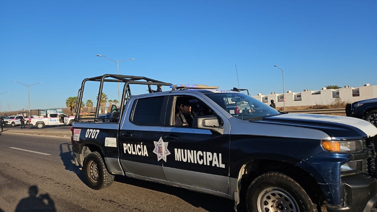 Despojan vehículo a madre de familia y a sus hijas tras recogerlas en la escuela, en Culiacán