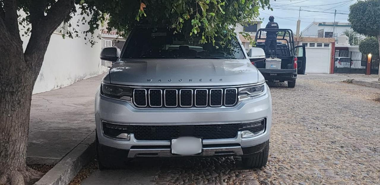 En Culiacán, policías recuperan tres vehículos con reporte de robo