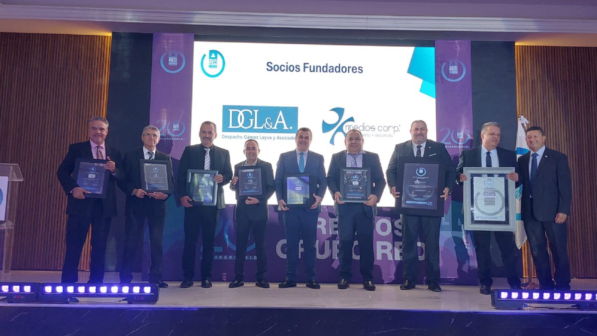 Grupo RED de Negocios de Los Mochis realiza la primera entrega de Premios RED 2025 en la fiesta del 20 aniversario