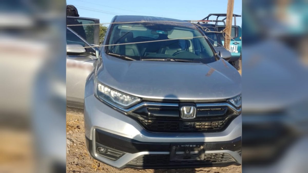 Recuperan una Honda CRV despojada en Villas del Río, Culiacán