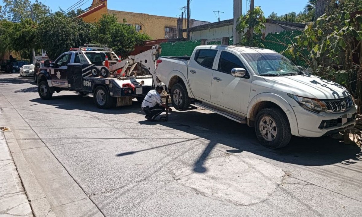 En la zona rural de Culiacán, recuperan una camioneta con reporte de robo