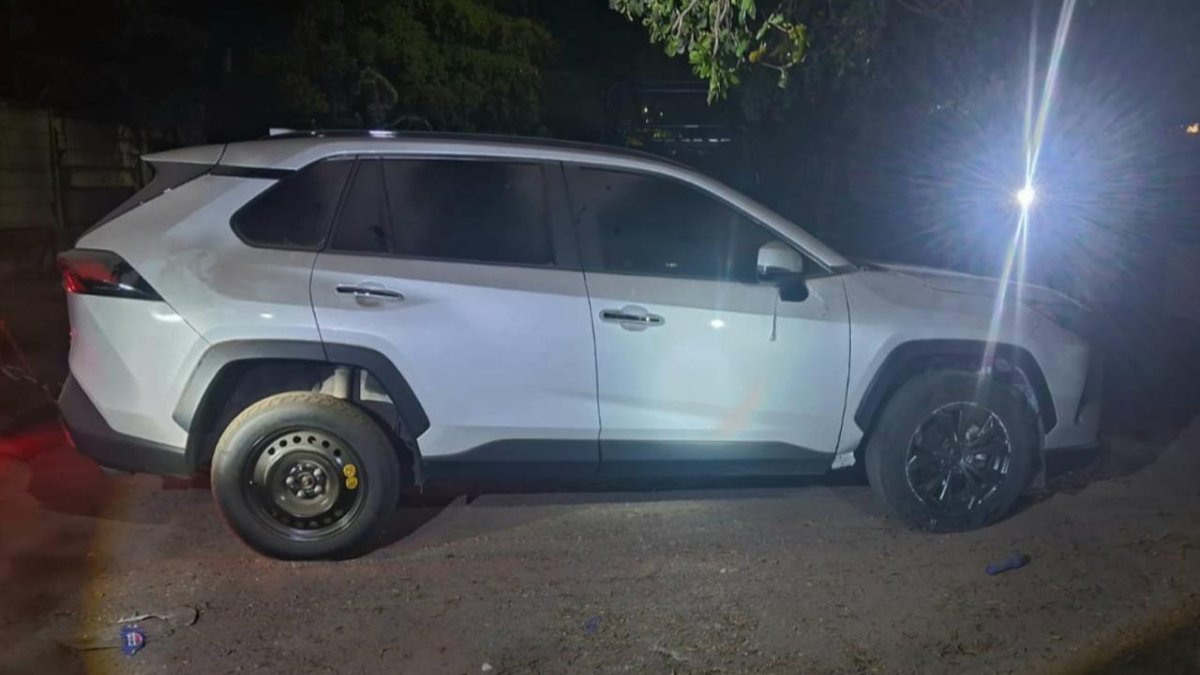 Tras denuncia anónima, recuperan camioneta robada en Culiacán