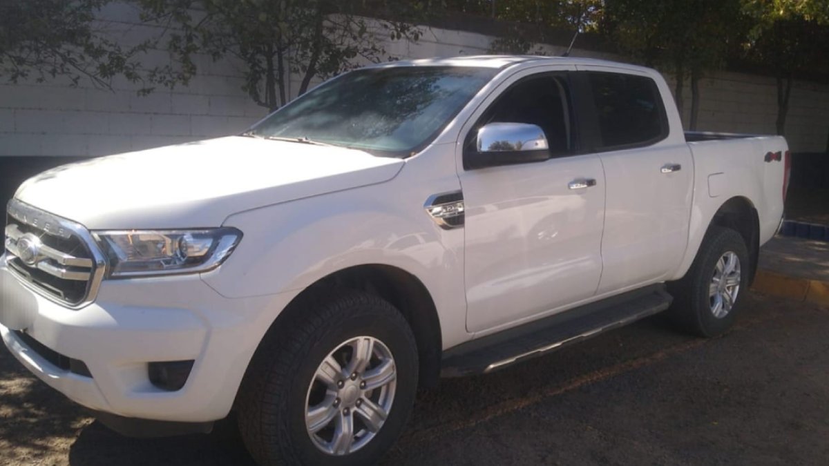 Recuperan camioneta Ford Ranger con reporte de robo en poblado de Badiraguato
