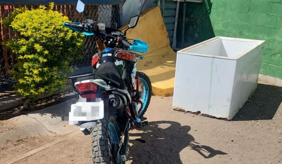 Una moto que acababa de ser robada y un Jetta son recuperados en Culiacán 