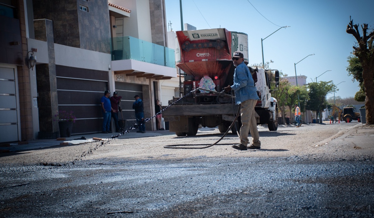 Se mantiene rehabilitación y bacheo de calles en Culiacán; Ayuntamiento atiende reporte en el Centro