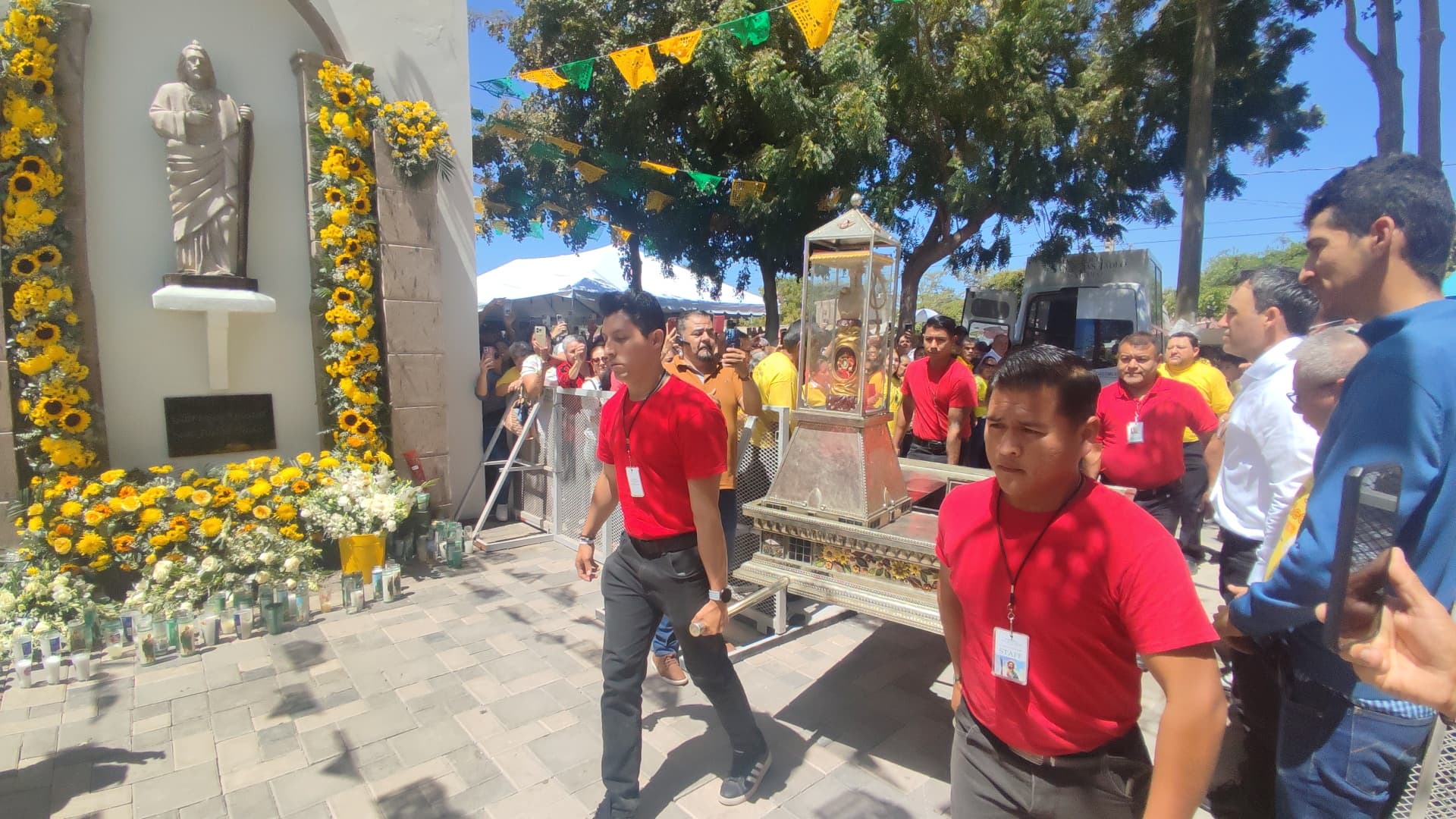 Docenas de feligreses celebran Santa Misa de bienvenida a reliquias de San Judas Tadeo