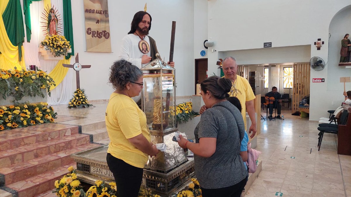 Para pedir por la salud, la paz y la lluvia, las visitas a las Reliquias de San Judas Tadeo en Los Mochis